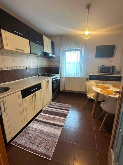Apartament cu 2 camere semidecomandat în Broșteni