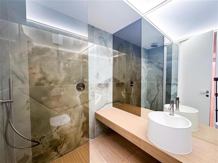 Apartament cu 3 camere decomandat în Iancu Nicolae