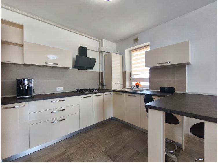 Apartament cu 2 camere semidecomandat, mobilat în Tractorul