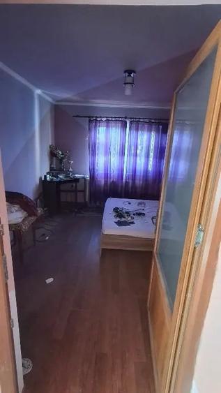 Casă cu 5 camere în Văleni