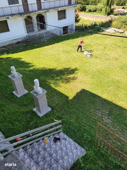 Casă cu 4 camere cu Teren 2000 Mp în Baia de Fier