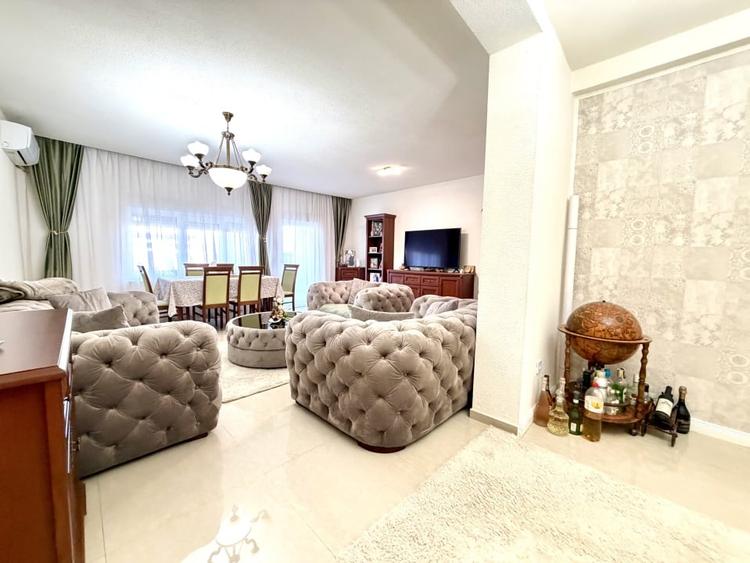 Duplex cu 4 camere cu Canalizare în Aradului
