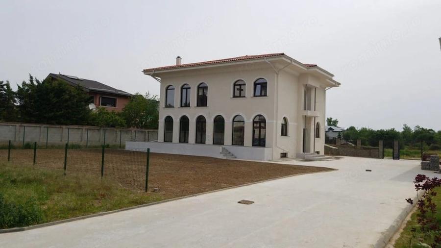 Casă cu 6 camere cu Teren 909 Mp în Sisești