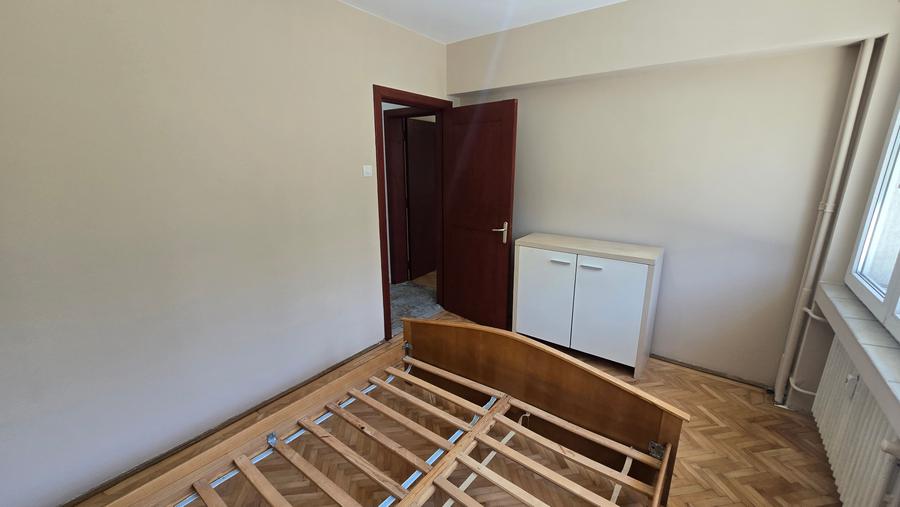 Apartament cu 3 camere semidecomandat în Domenii