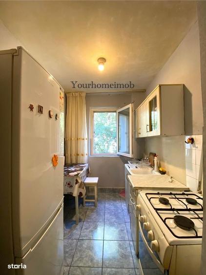 Apartament cu 2 camere semidecomandat în Craiovița Nouă