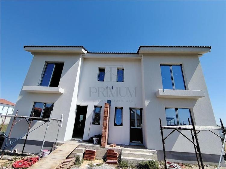Duplex cu 4 camere cu Canalizare în Moșnița Veche