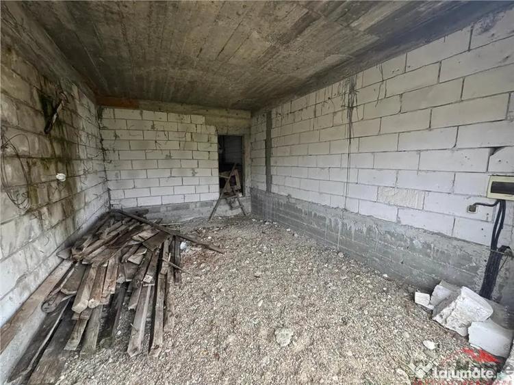 Casă cu 4 camere cu Teren 2000 Mp în Rădulești