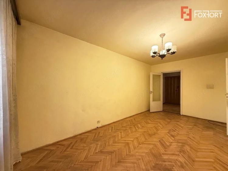Apartament cu 3 camere semidecomandat în Circumvalațiunii