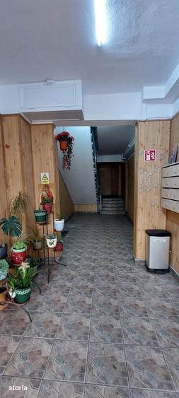 Apartament cu 2 camere, mobilat în Republicii