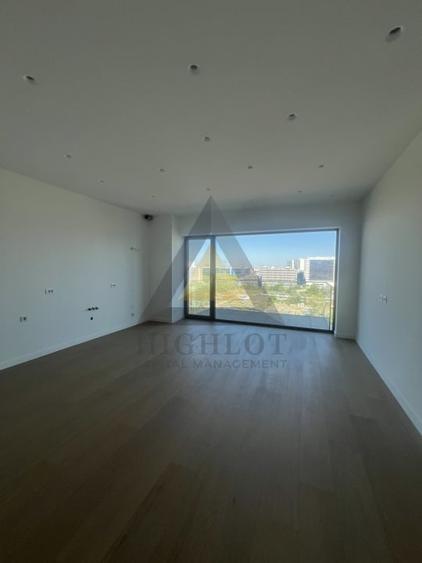 Apartament cu 3 camere semidecomandat în Barbu Văcărescu