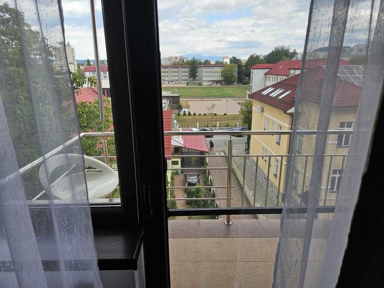 Apartament cu 3 camere decomandat în Ultracentral