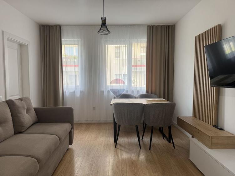 Apartament cu 2 camere semidecomandat, mobilat în Florești