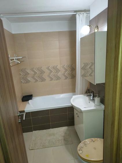 Apartament cu 2 camere decomandat în Girocului