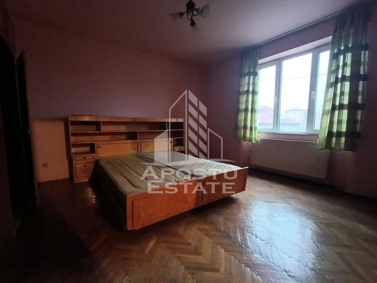 Casă individuală cu 9 camere cu Canalizare în Șagului