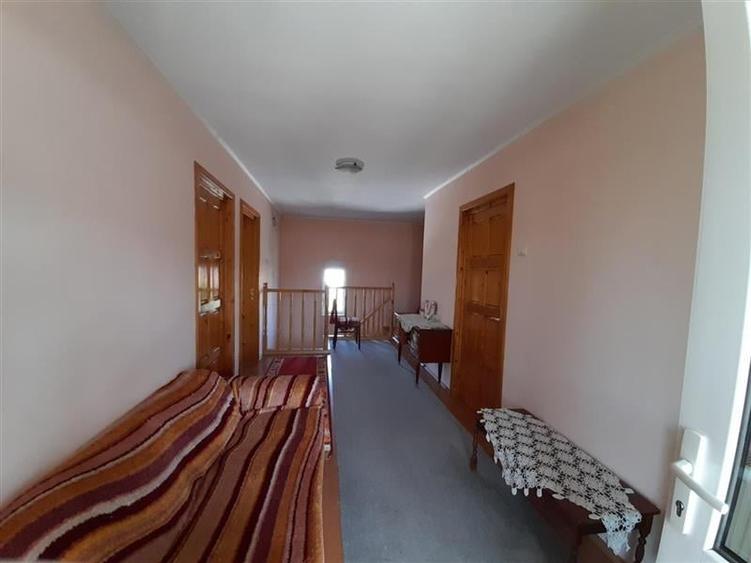 Casă cu 5 camere cu Teren 396 Mp în Traian