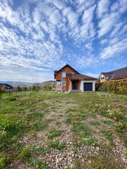 Casă individuală cu 4 camere cu Teren 2900 Mp în Exterior Sud