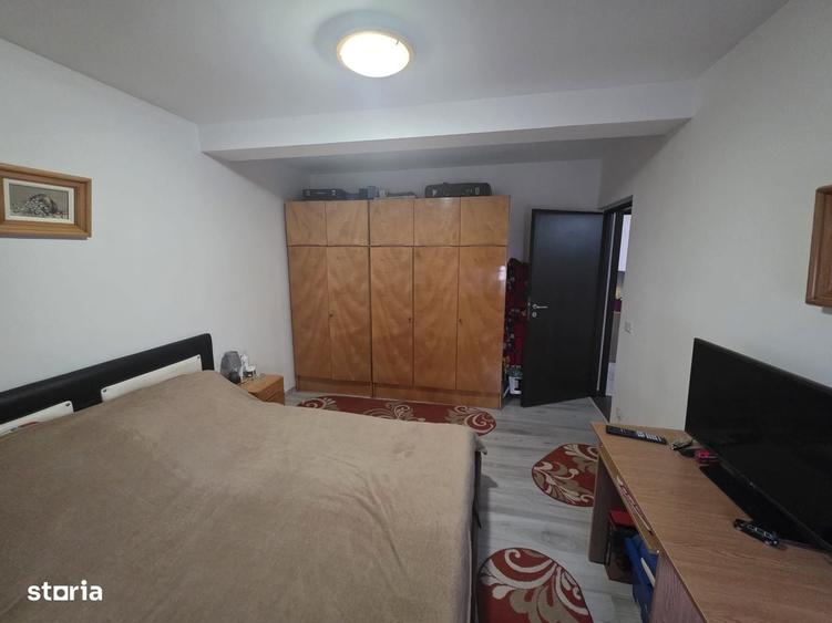 Casă cu 3 camere în Valea Adâncă