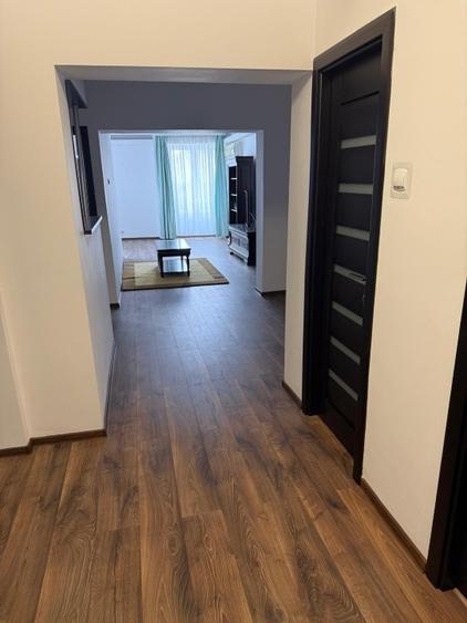 Apartament cu 3 camere decomandat în 13 Septembrie