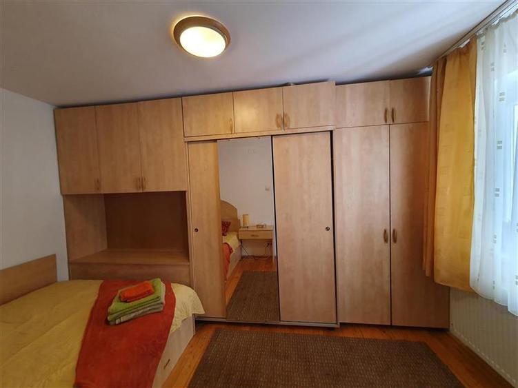 Apartament cu 2 camere semidecomandat, mobilat în Decebal