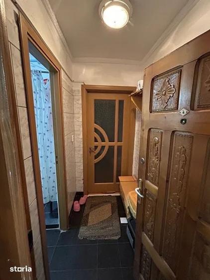 Apartament cu 2 camere semidecomandat în Craiovița Nouă — fotografia 2