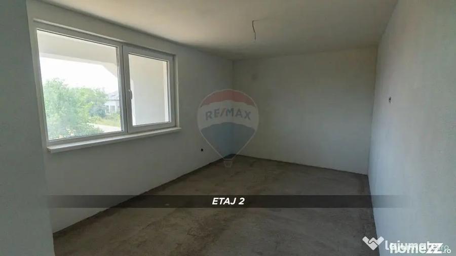 Casă cu 5 camere cu Teren 600 Mp în Mireșu Mare