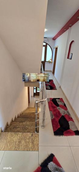Casă cu 7 camere cu Teren 308 Mp în Agigea