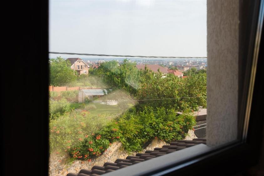 Casă individuală cu 4 camere cu Canalizare în Dealuri Oradea