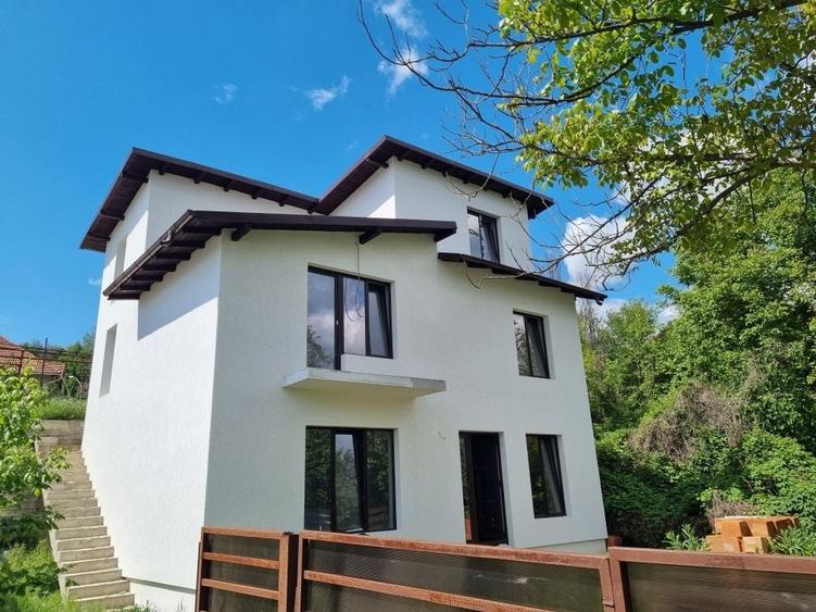Casă cu 4 camere în Valea Mare