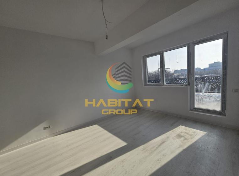 Penthouse cu 3 camere semidecomandat în Splaiul Unirii