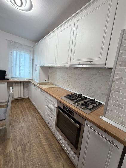 Apartament cu 3 camere semidecomandat în Vitrometan