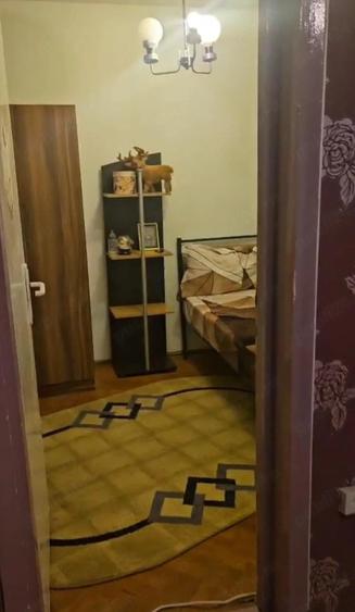 Apartament cu 3 camere semidecomandat în P-ța Doina