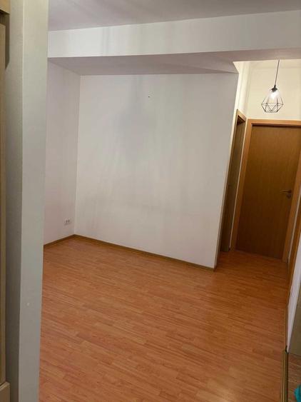 Apartament cu 3 camere decomandat în Torontalului