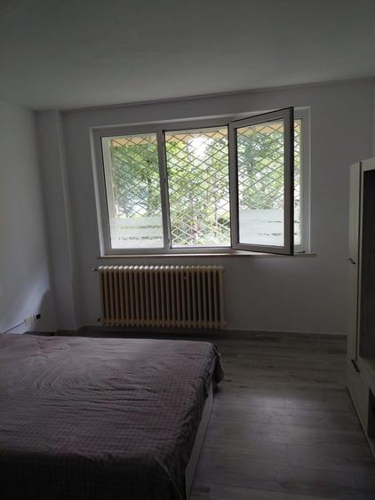 Garsonieră decomandată în Drumul Carului