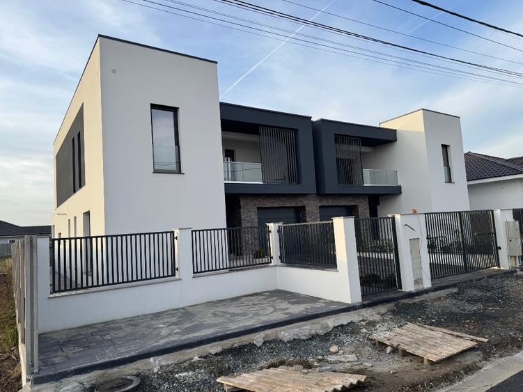 Duplex cu 5 camere cu Canalizare în Dumbrăvița