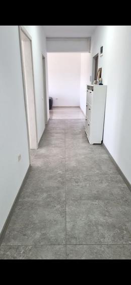 Apartament cu 3 camere decomandat în Dobroești