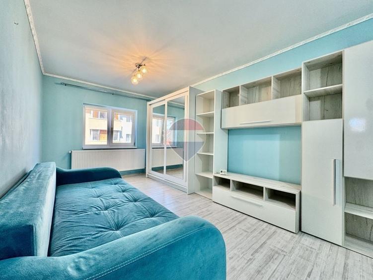 Apartament cu 3 camere decomandat, mobilat în Central