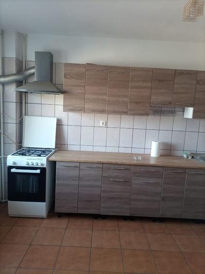 Apartament cu 5 camere decomandat în Universitate