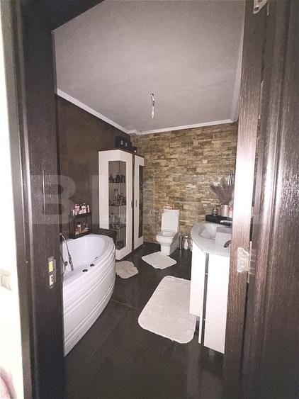 Apartament cu 3 camere semidecomandat, mobilat în Florești