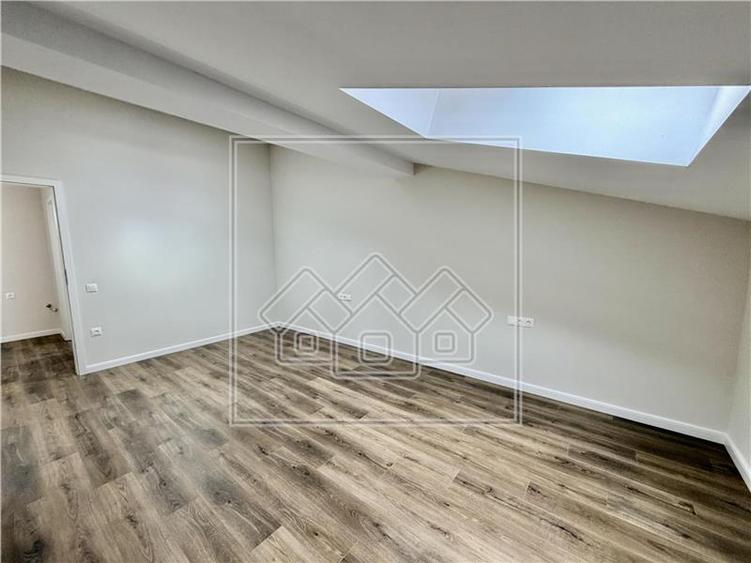 Apartament cu 3 camere nedecomandat în Exterior Sud