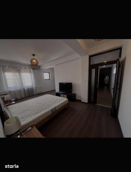 Casă cu 9 camere cu Teren 174 Mp în Colentina