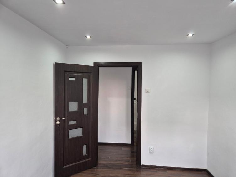 Apartament cu 3 camere decomandat în Micro 4