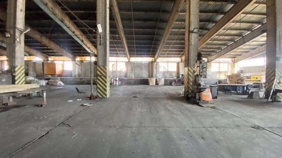 Spațiu industrial, de 4,076 mp, în Central