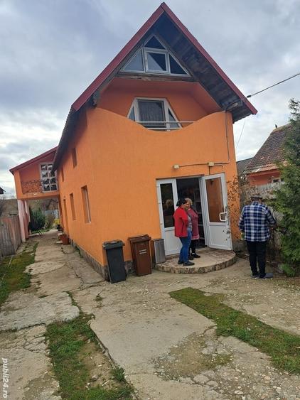 Casă cu 6 camere cu Teren 500 Mp în Arini