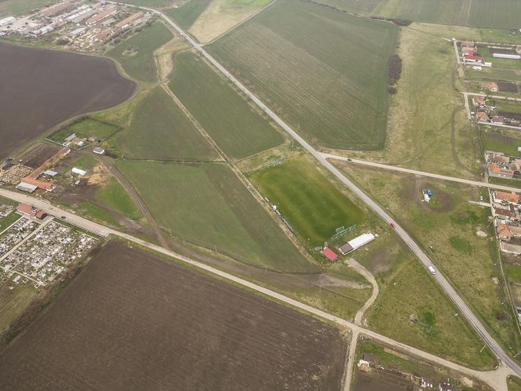 Teren agricol intravilan de 76000 mp, în Caporal Alexa