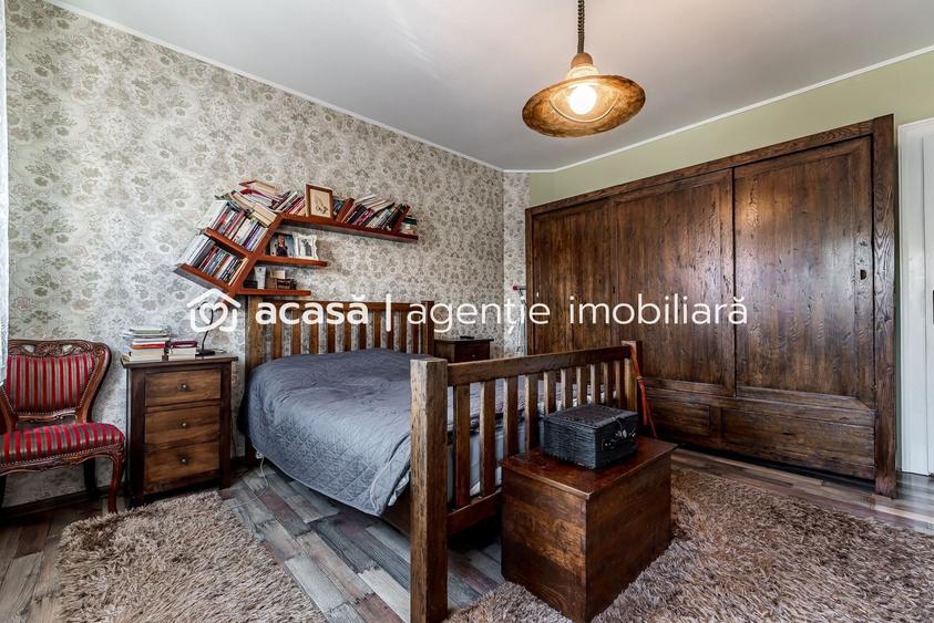 Casă individuală cu 8 camere cu Canalizare în Șega