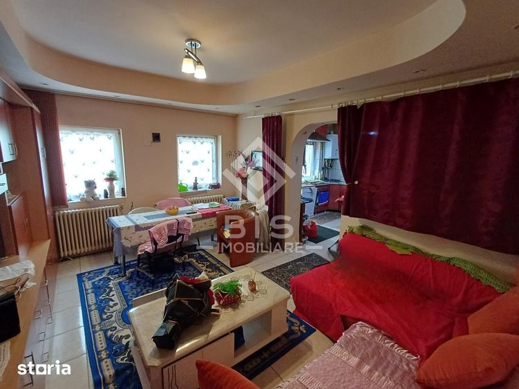 Casă cu 4 camere decomandat cu Teren 300 Mp în Independenței