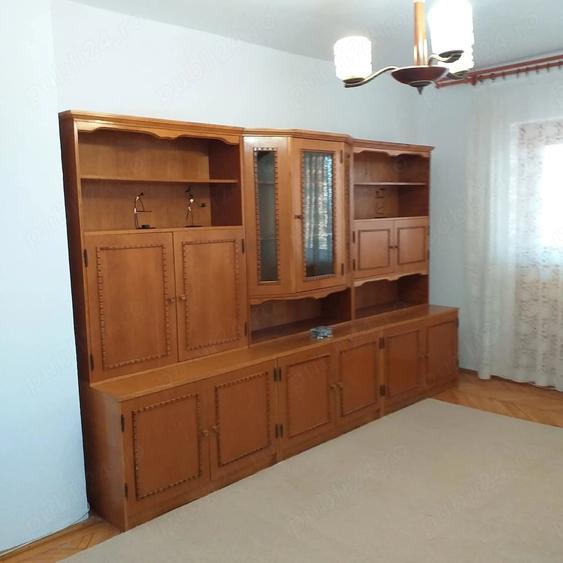 Apartament cu 3 camere decomandat în Sărari