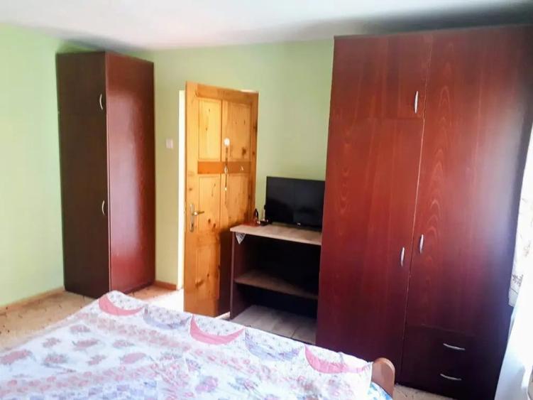 Casă cu 5 camere în Central