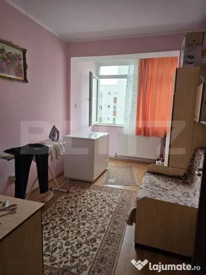 Apartament cu 3 camere decomandat în Soarelui