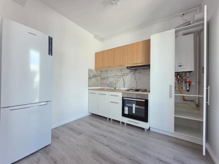 Apartament cu 2 camere semidecomandat în 1 Decembrie